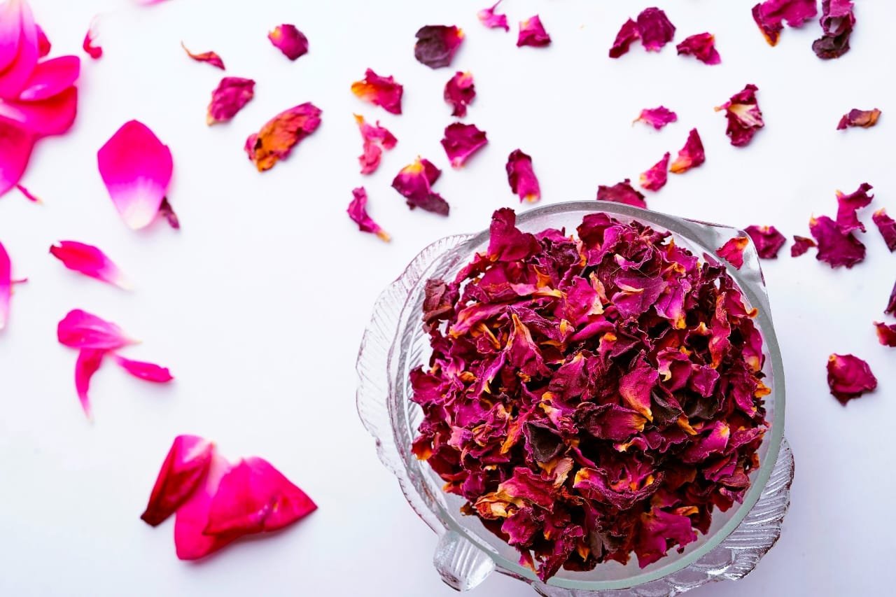 Food Rose Patti Dried | Dried Rose Petals Edible for Skin Care, Herbal Rose Tea, Decoration on Foods | Dry Rose Petal Edible Toppings for Indian Sweets | Gulab Phool Patti Sukhi, dry  250